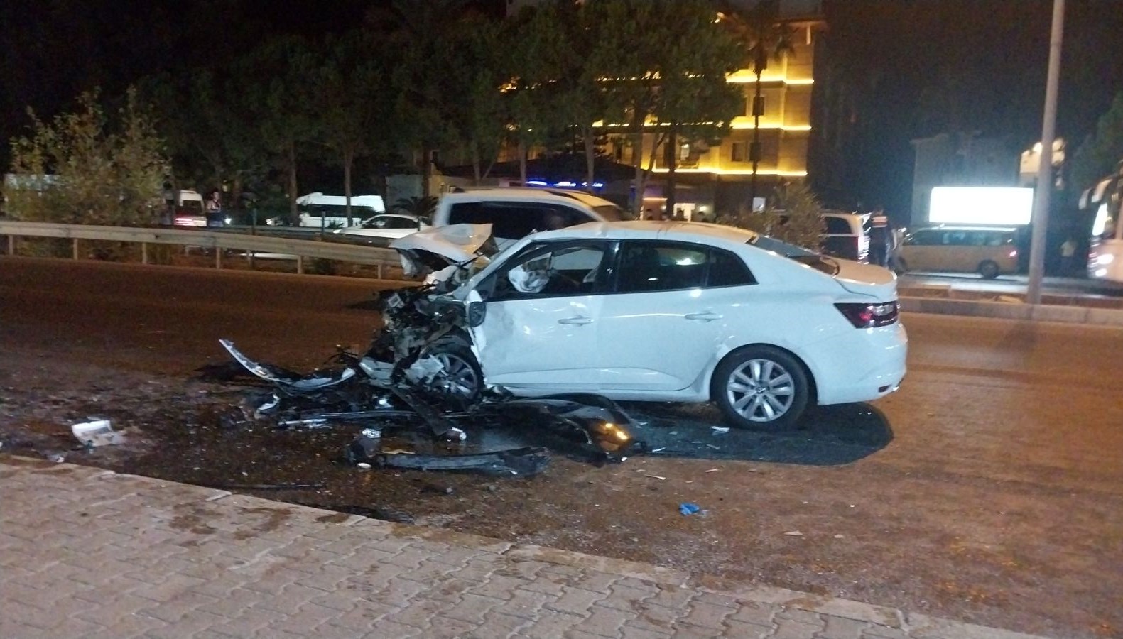 antalyadaki trafik kazasinda 2 kisi oldu 2 kisi yaralandi pB3ckTiz