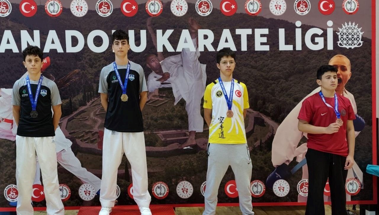 cayirovali karateciler turnuvadan 5 madalyayla dondu sb9vn57D