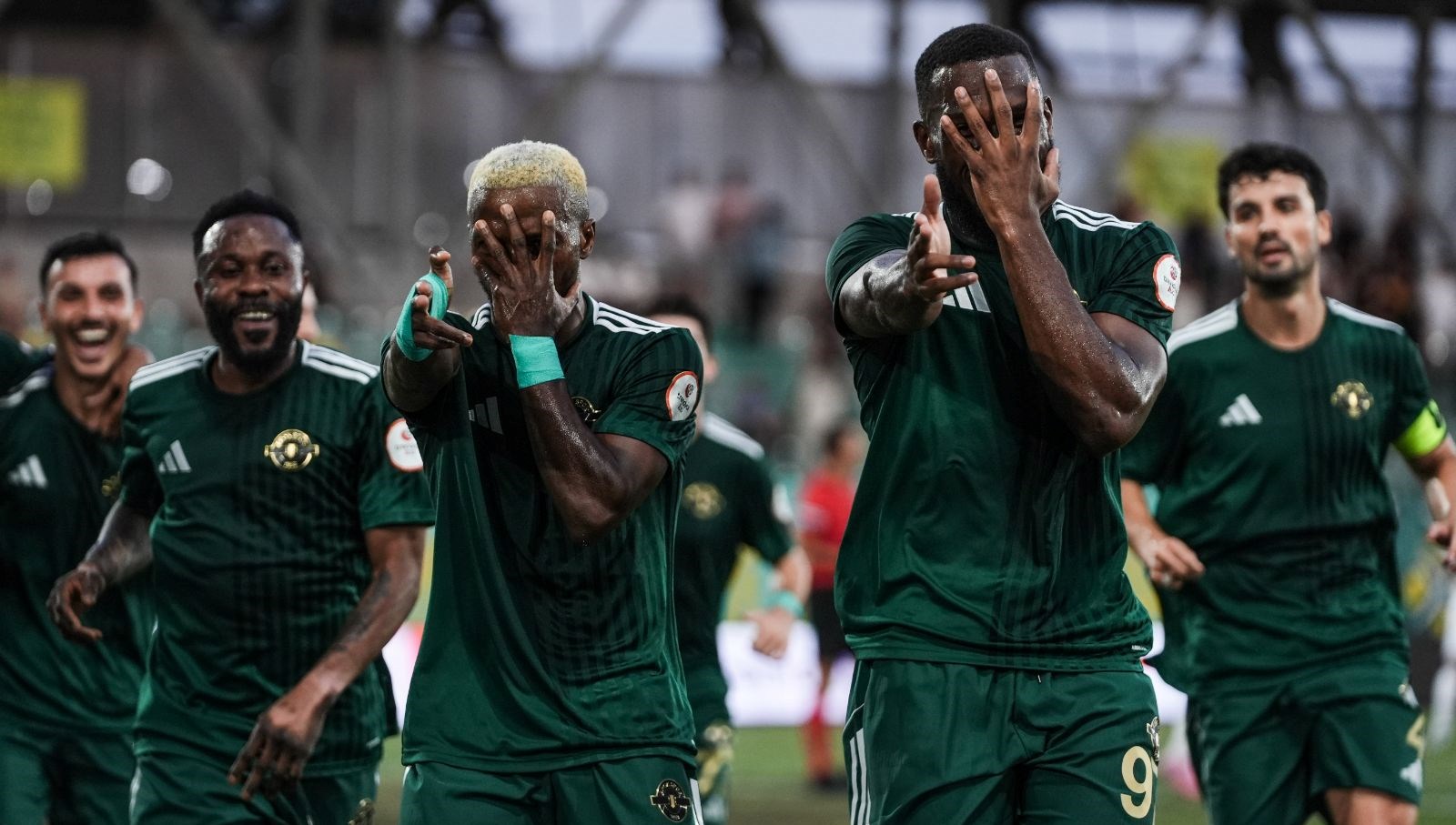 esenler erokspor 1 ligde haftayi lider tamamladi mpb2JOll