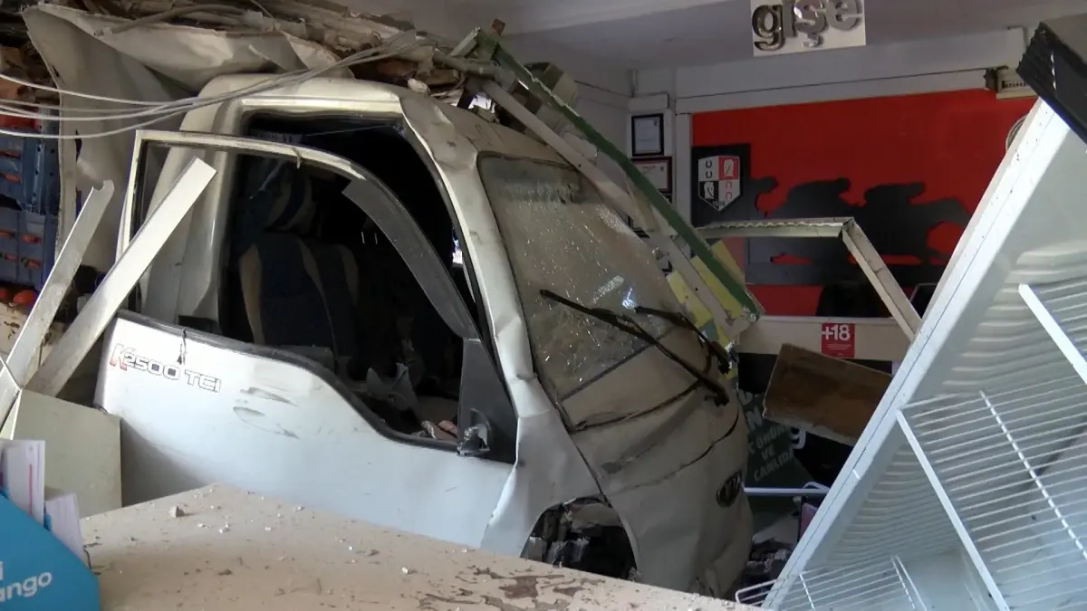 kamyonet dukkanina girdi facianin esiginden donuldu E9CIH6YD