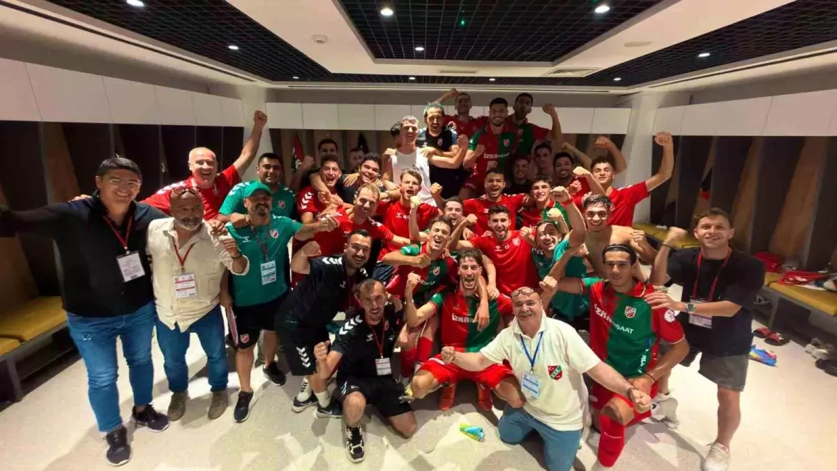 karsiyaka yonetiminden futbolculara prim odemesi dLNqQC9m