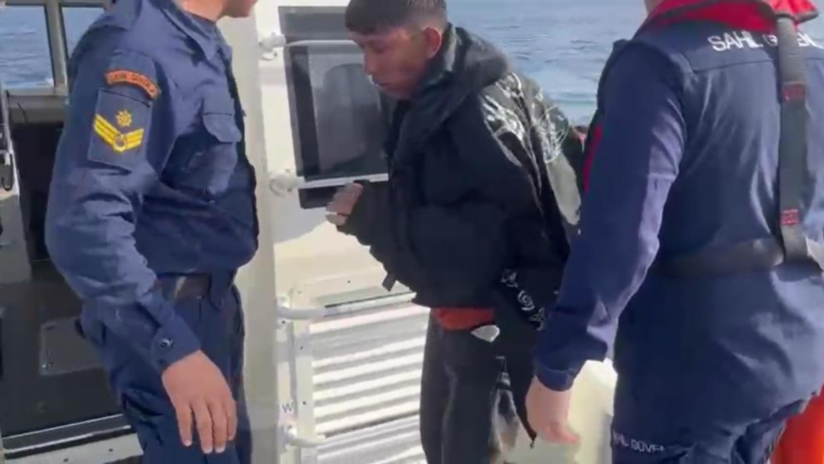 aydinda yuzerek yunanistana gecmeye calisan gocmen kurtarildi bbNZ5nnK.jpg