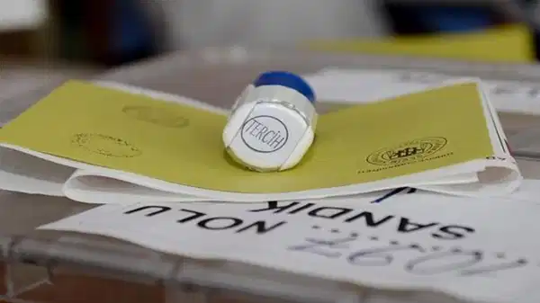 carpici secim anketi sonucu chp birinci dem parti mhpyi gecti ZwsxPSmc.jpg