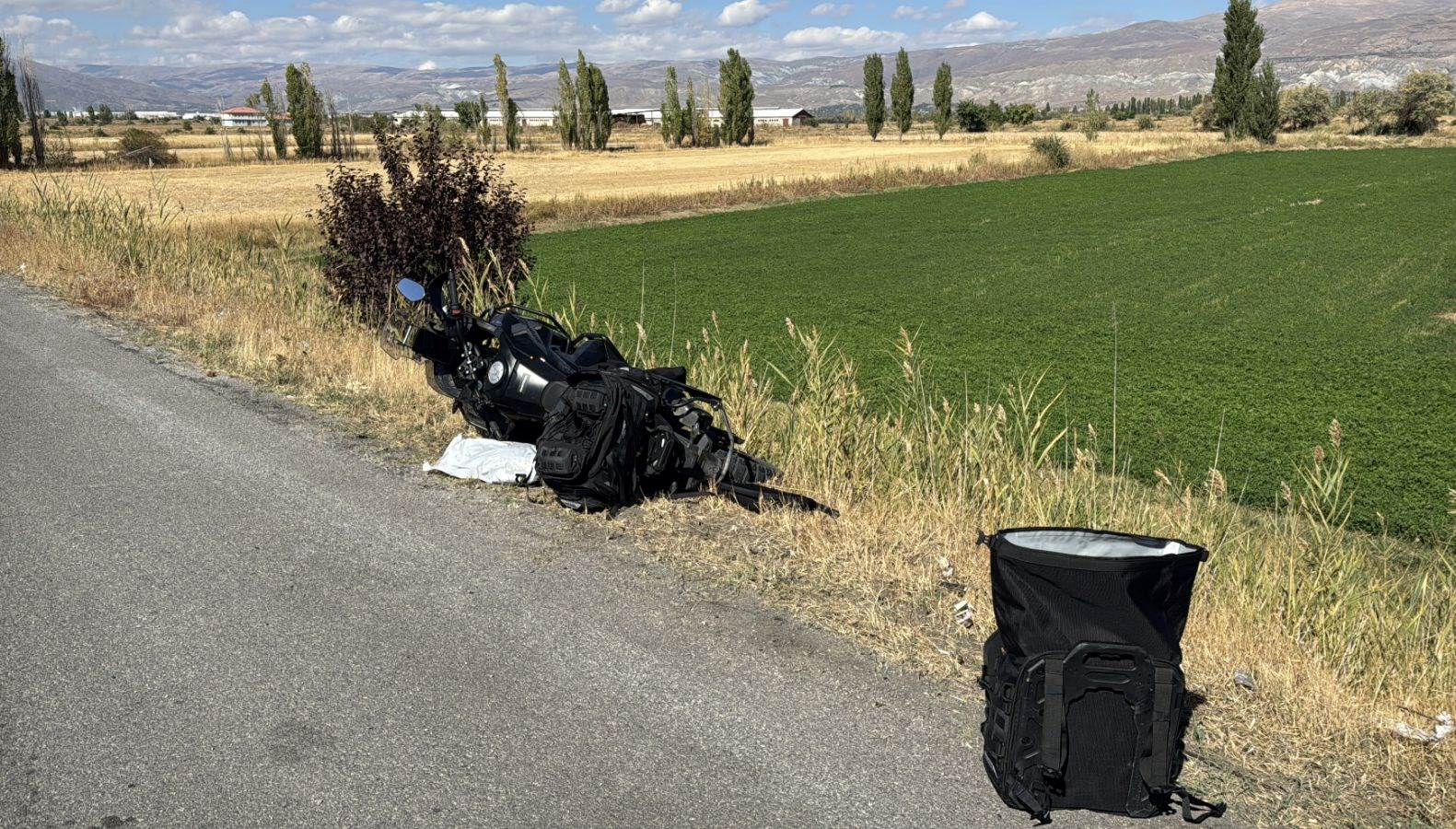 erzincanda bariyere carpan motosikletteki surucu oldu DAf9RGla