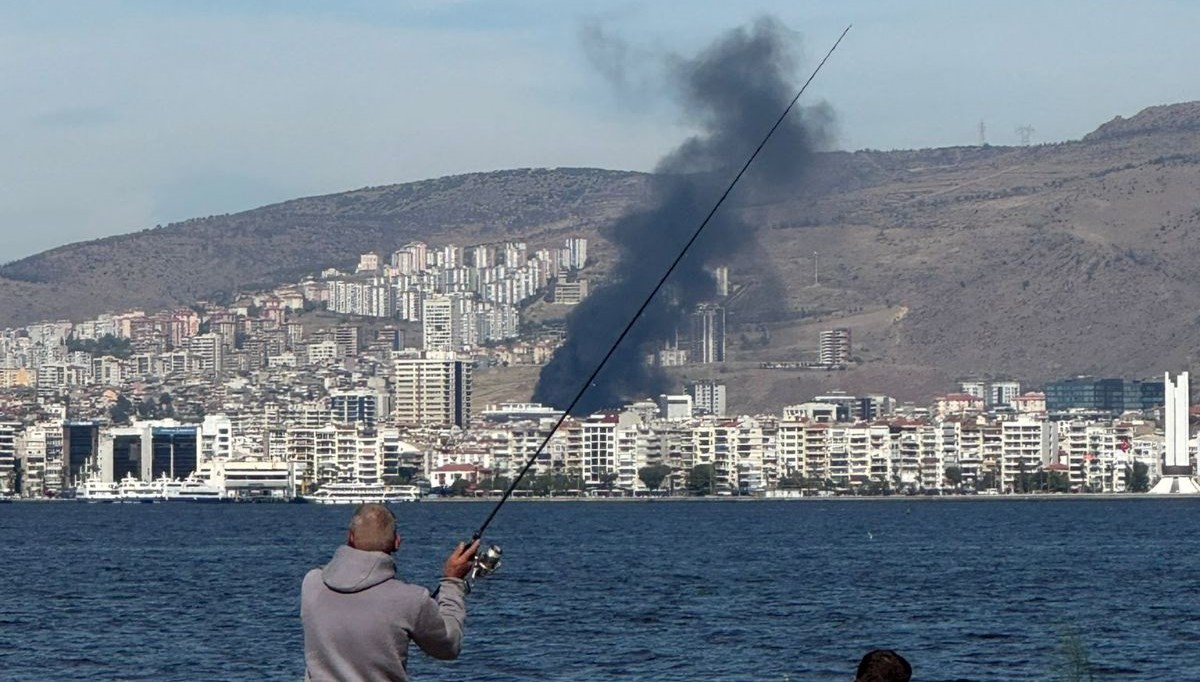 izmirde insaat atiklarindan yangin cikti rvA5Fhtx.jpg