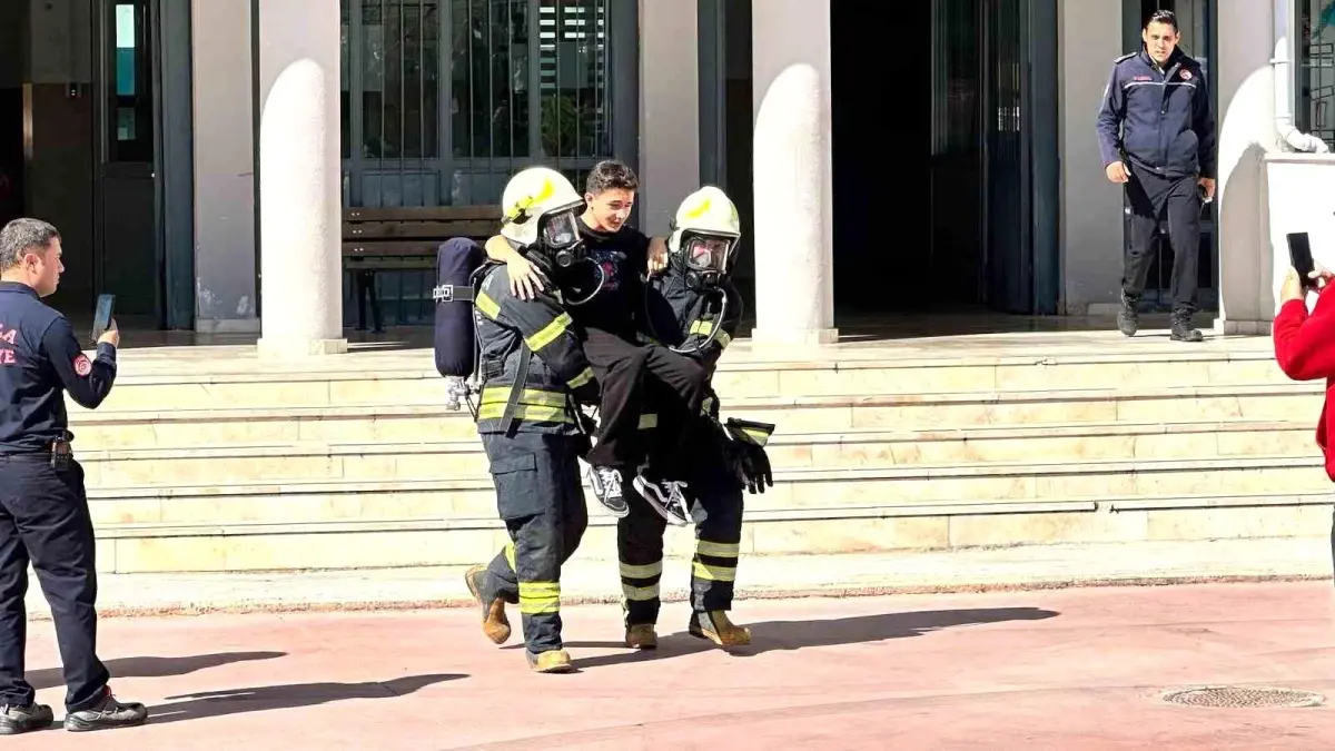 mugla fen lisesinde kapsamli deprem tatbikati gerceklestirildi bUR45rrW.jpg