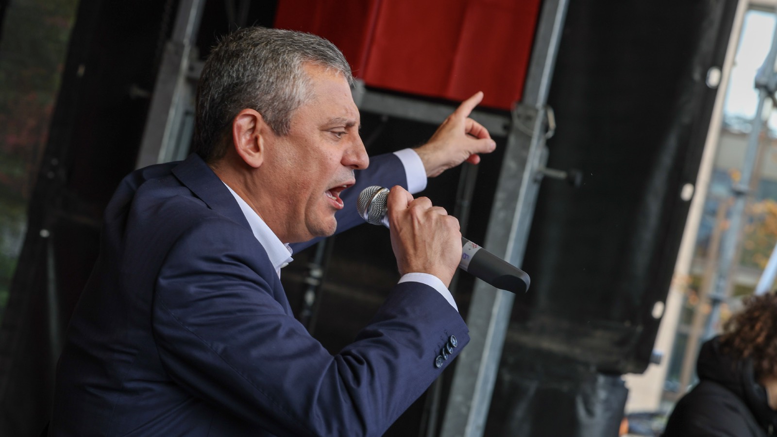 ozgur ozel 39 istanbul olagan il kongresinde konusuyor pK45kf4Y.jpg