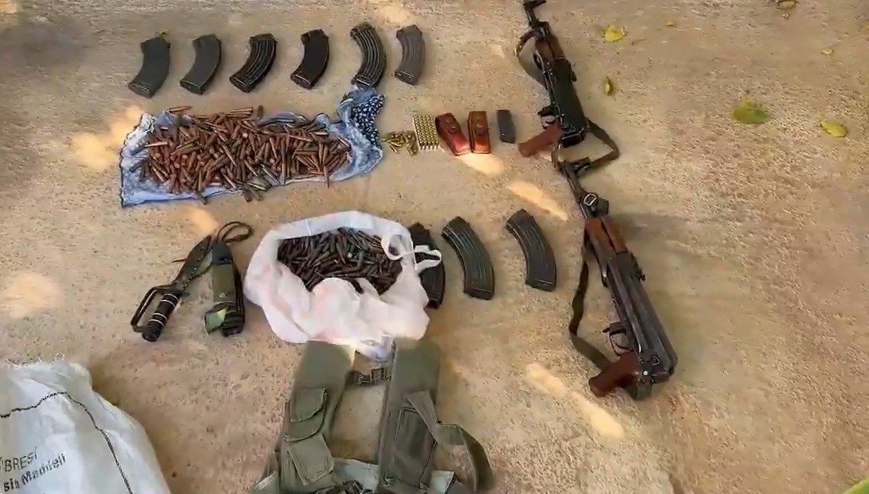 tas ve tezek arasinasilah ve uyusturucu gizlemisler 12 gozalti TEn9USlv.jpg