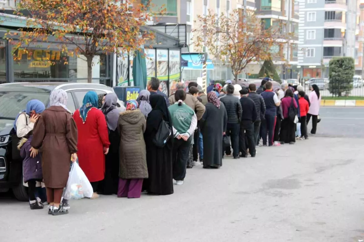 corumda hamsi fiyatlari 40 tlye dusunce kuyruklar olustu DD4sVyDd.jpg