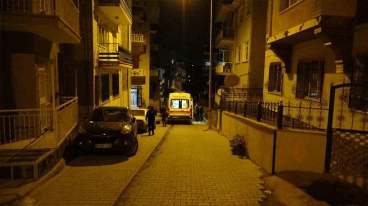 esinden haber alamayinca garaja indi gordugu manzara karsisinda soka girdi pu72yrRZ.jpg