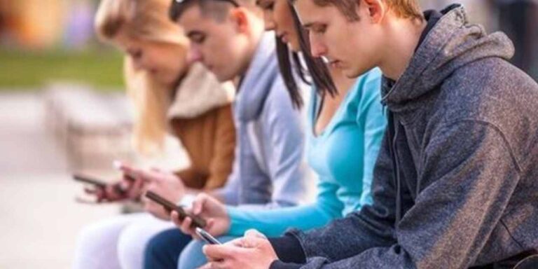 dijital-cagin-sinsi-salgini-telefon-basinda-boynunuza-27-kilo-yuk-biniyor-Q1V3669d