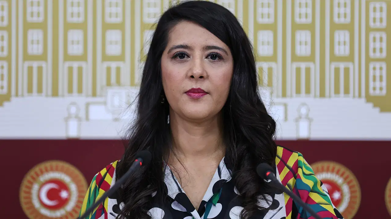 Emepli karacadan akademisyenlerin sozlesmelerinin yenilenmemesine tepki universiteler patronlarin muhasebe defterlerini aklama yeri degil v1uxeBSD